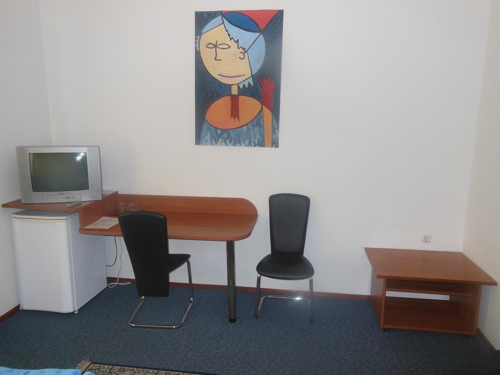 Hotel Pri Belokranjcu Novo Mesto Room photo