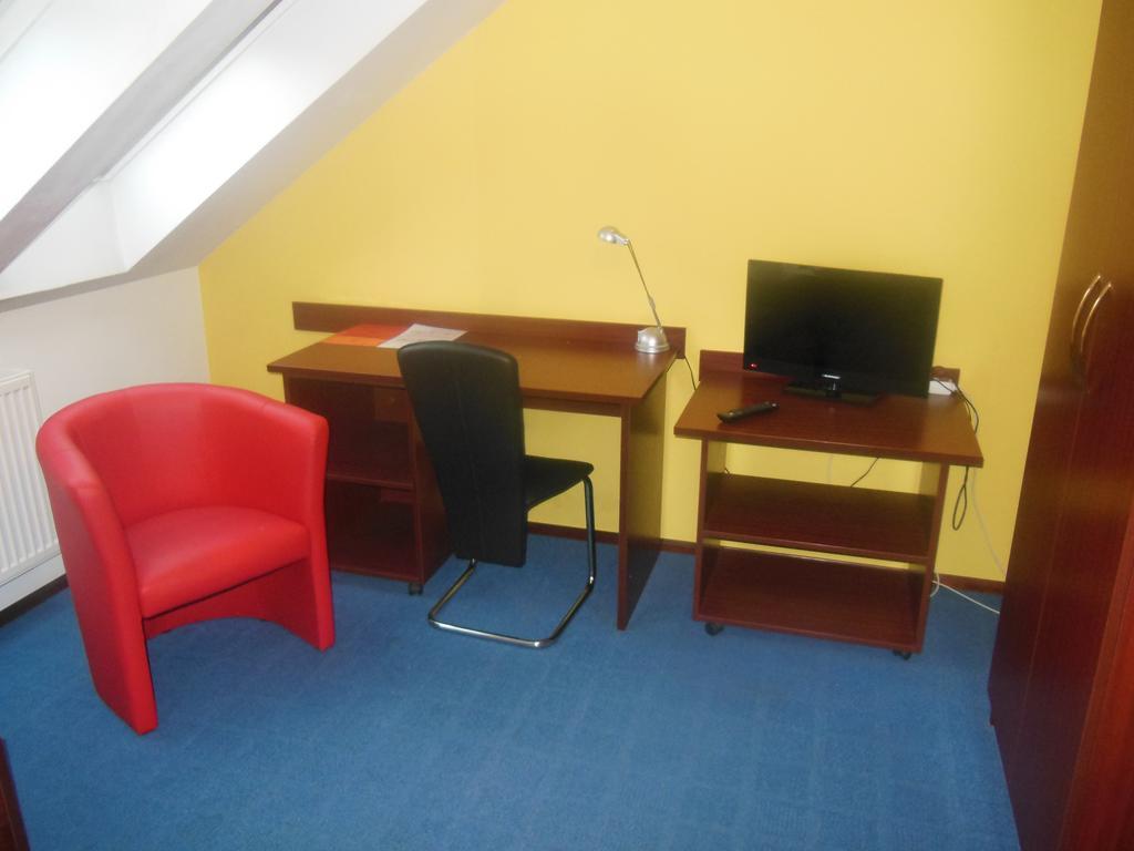 Hotel Pri Belokranjcu Novo Mesto Room photo